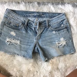 Ae distressed light wash shorts size 4